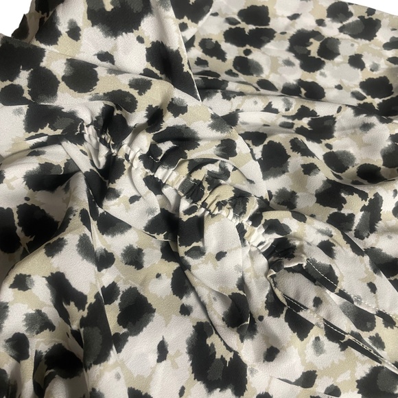 Cabi Medium Blouse Ruched Sleeves Black White Tan 100% Polyester - Picture 3 of 6